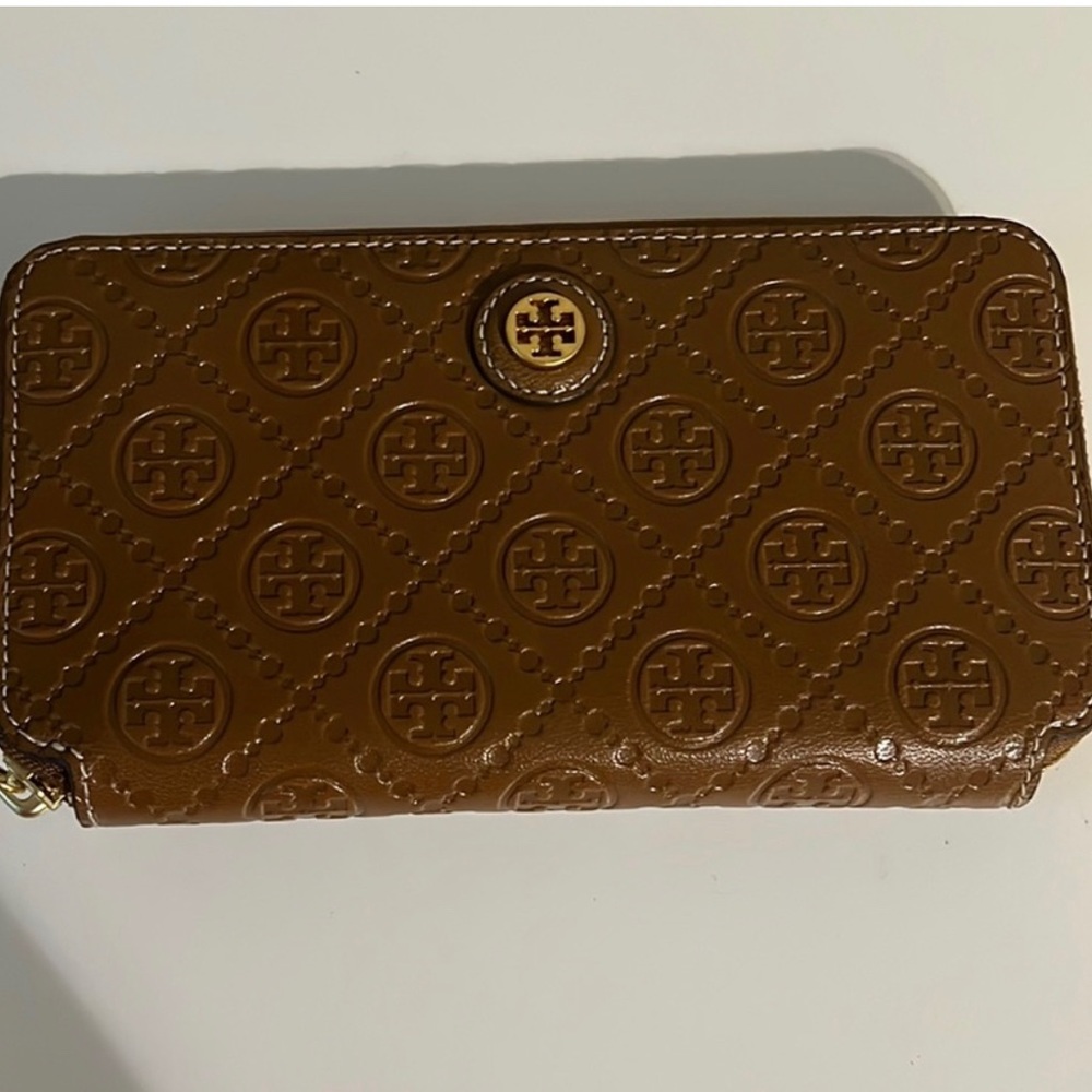 Tory Burch wallet for sale gently used in moose color